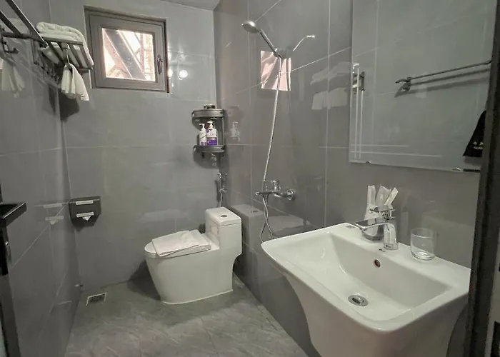 Canh Buom - Tuan Chau Hotel *